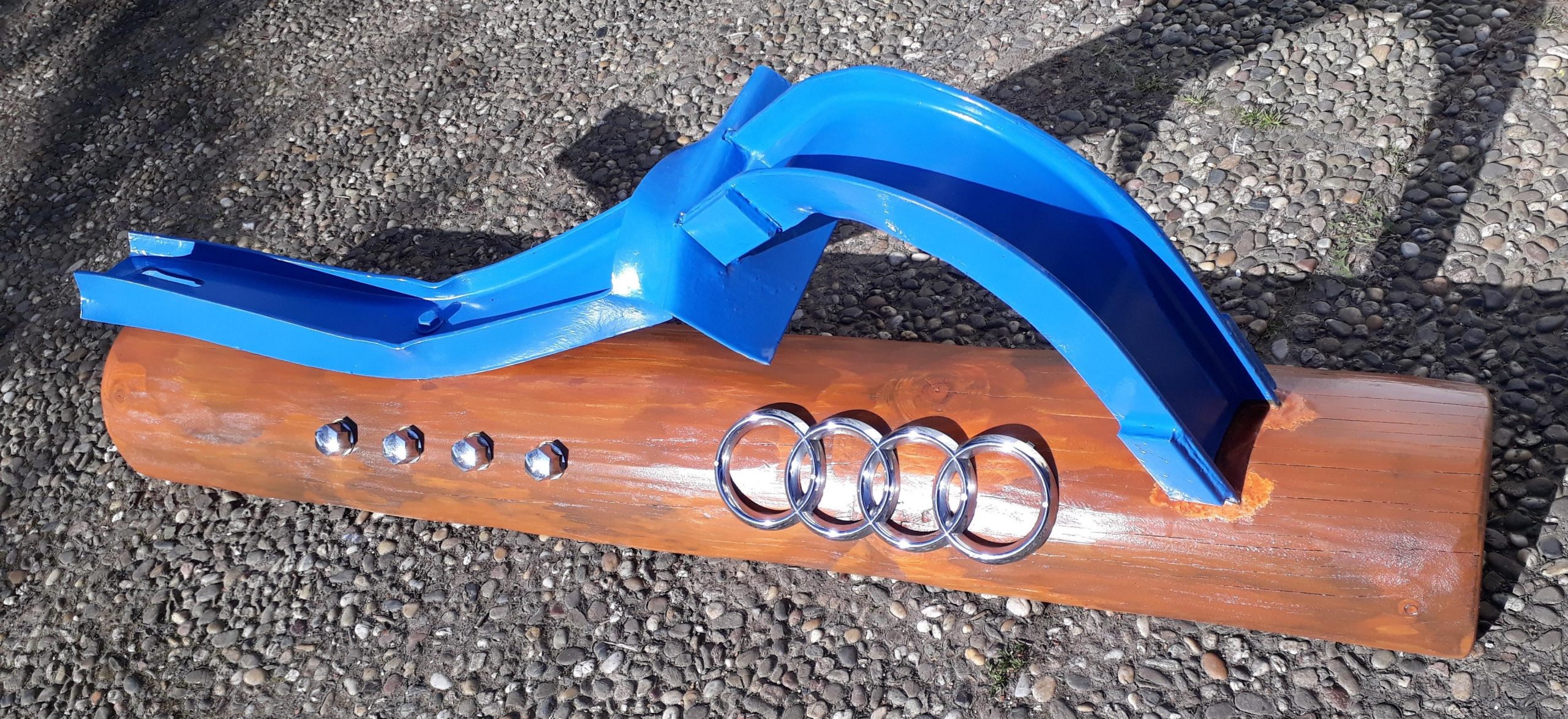 Audi bleu 1 ITPC , Sculpture monumentale et mémorials modernes. Cabreraun