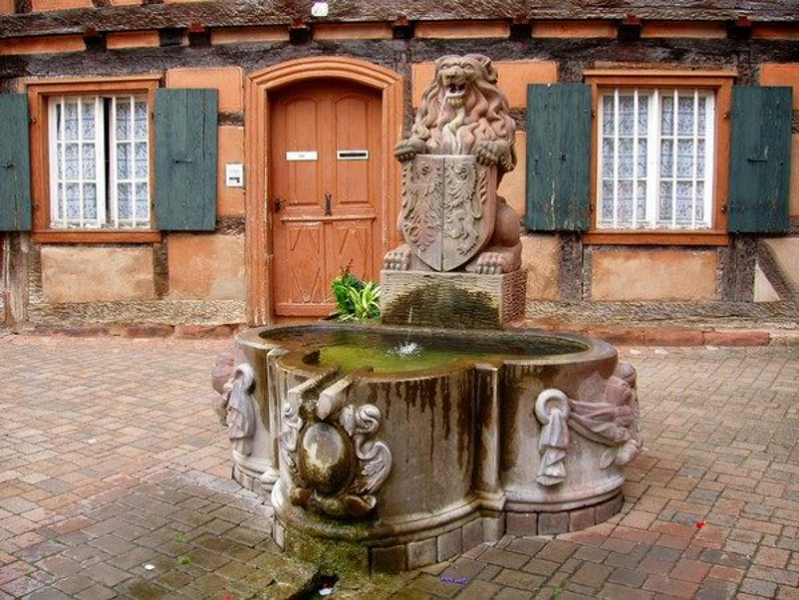 Fontaine lion , Bouxwiller , 1 , Sculpture monumentale. Cabreraun