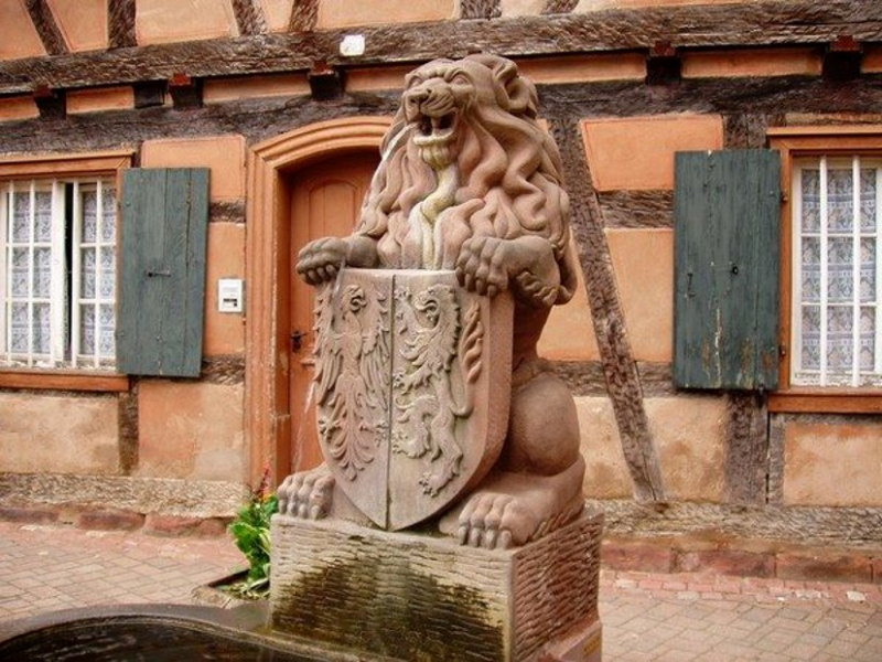 Fontaine lion , Bouxwiller , 2 , Sculpture monumentale. Cabreraun