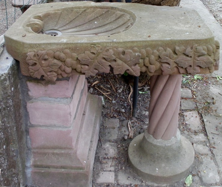 Evier en gres et support , Sculpture monumentale. Cabreraun