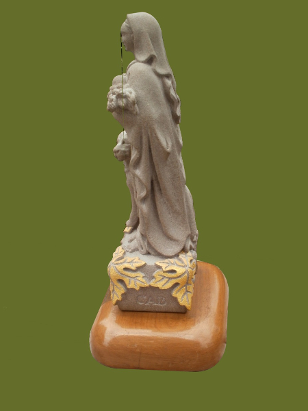 La nature 2 , 'Vierge' chien et fruits , feuilles d'or sur feuilles de pierre de feuilles de chêne, Sculpture . Nature, 'virgin' , dog , fruits and gold leafs. Cabreraun